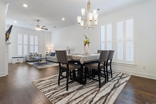 10136 Grayton Dr, Central, LA 70818