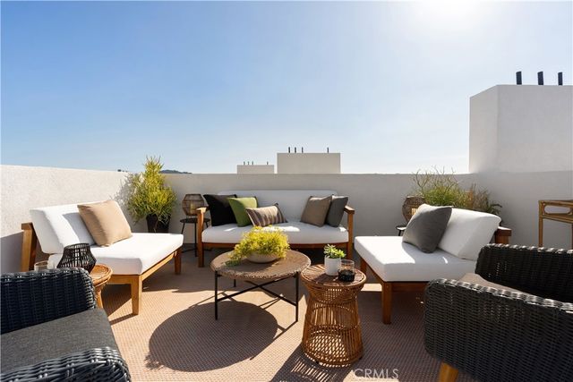 11026 Oxnard St, North Hollywood, CA 91606