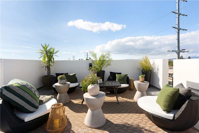 11026 Oxnard St, North Hollywood, CA 91606