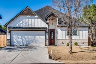 5858 Black Pine Circle, Granbury, TX 76048