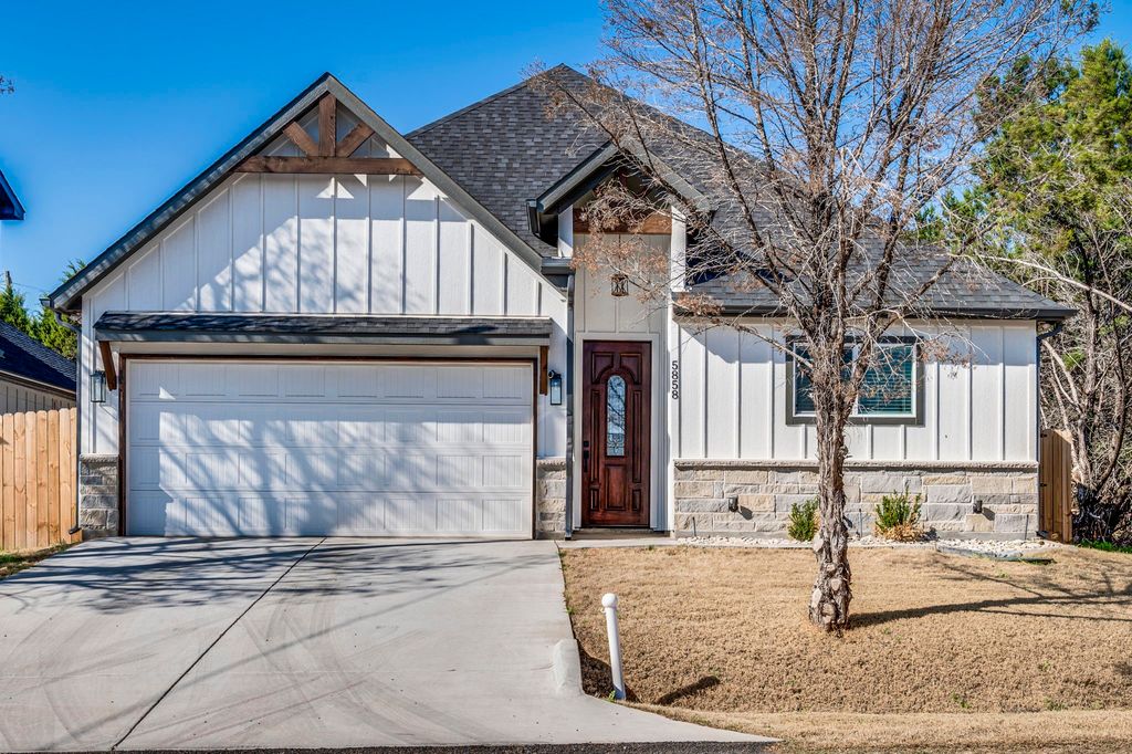 5858 Black Pine Circle, Granbury, TX 76048