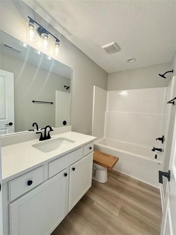 5430 153rd Street, Urbandale, IA 50323