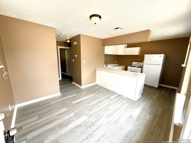 1827 Highland Blvd, San Antonio, TX 78210