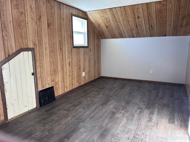 N2119 Bay De Noc Road, Menominee, MI 49858