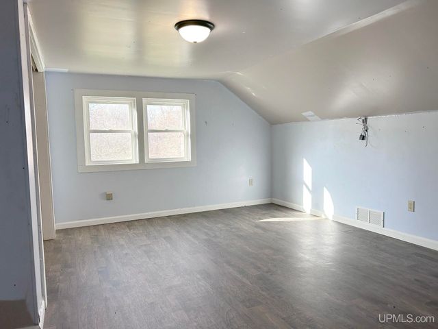 N2119 Bay De Noc Road, Menominee, MI 49858