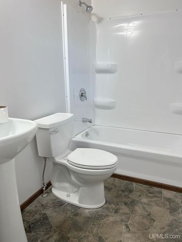 N2119 Bay De Noc Road, Menominee, MI 49858