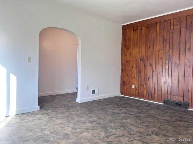 N2119 Bay De Noc Road, Menominee, MI 49858