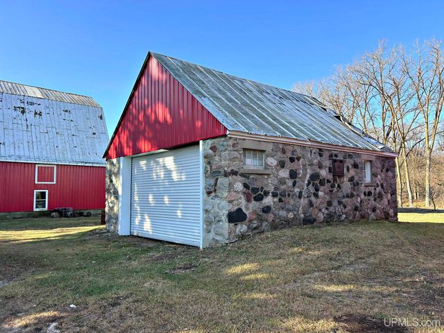 N2119 Bay De Noc Road, Menominee, MI 49858