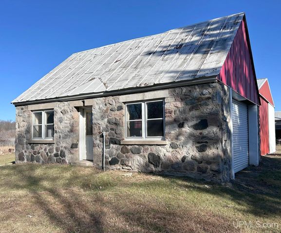 N2119 Bay De Noc Road, Menominee, MI 49858