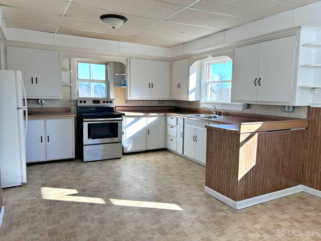 N2119 Bay De Noc Road, Menominee, MI 49858