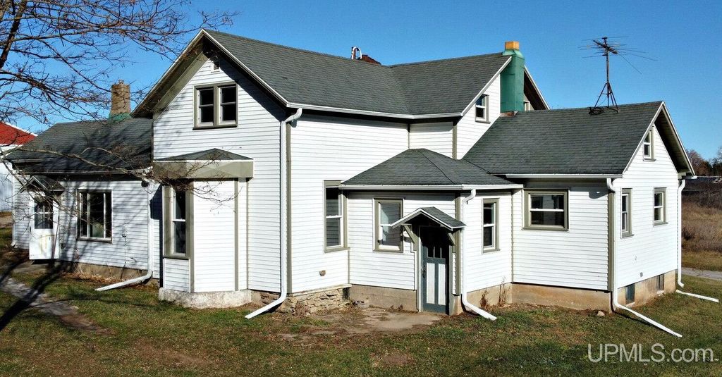 N2119 Bay De Noc Road, Menominee, MI 49858