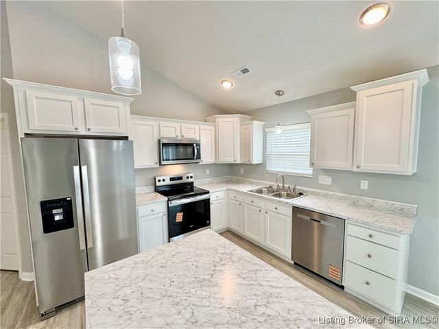 1237 Woodland Avenue, Scottsburg, IN 47170