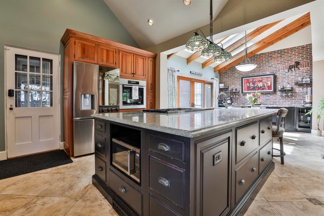135 Ridge Road, Manchester, NH 03104