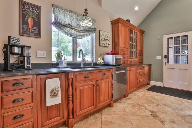 135 Ridge Road, Manchester, NH 03104