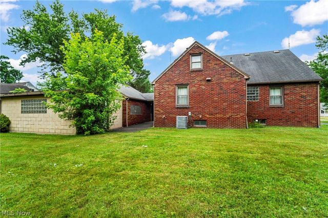 1861 Lexington Avenue NW, Warren, OH 44485