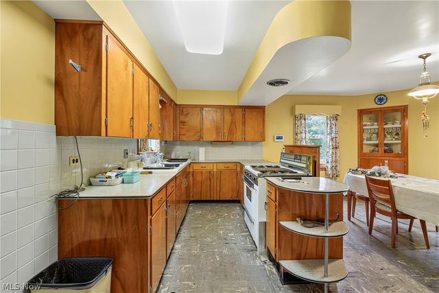 1861 Lexington Avenue NW, Warren, OH 44485