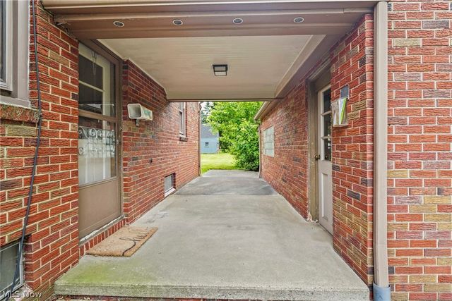 1861 Lexington Avenue NW, Warren, OH 44485