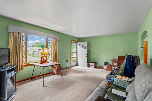 1861 Lexington Avenue NW, Warren, OH 44485