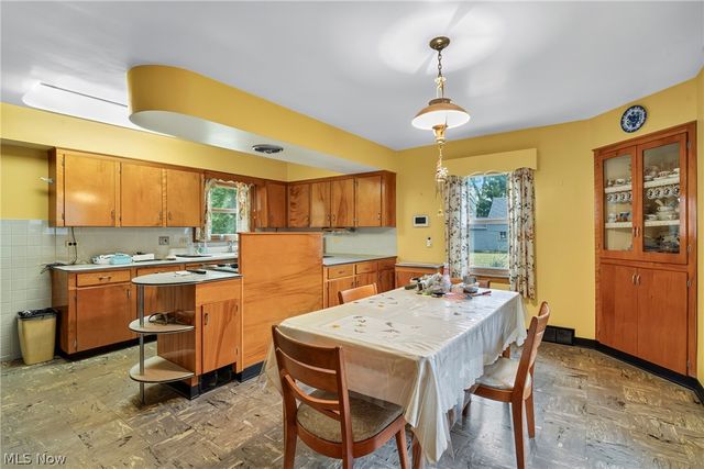 1861 Lexington Avenue NW, Warren, OH 44485
