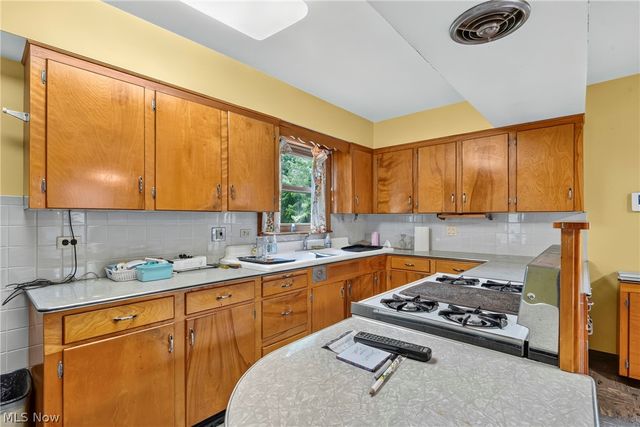 1861 Lexington Avenue NW, Warren, OH 44485