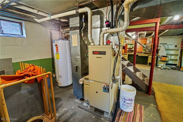 1861 Lexington Avenue NW, Warren, OH 44485