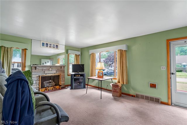 1861 Lexington Avenue NW, Warren, OH 44485