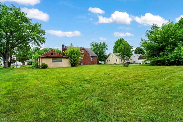 1861 Lexington Avenue NW, Warren, OH 44485