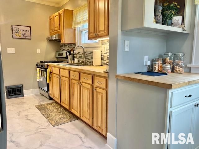 727 E CENTRAL PARK Avenue, Davenport, IA 52803