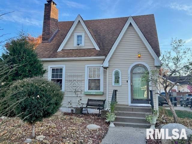 727 E CENTRAL PARK Avenue, Davenport, IA 52803