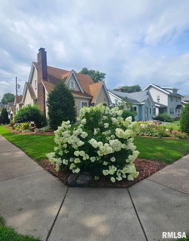 727 E CENTRAL PARK Avenue, Davenport, IA 52803