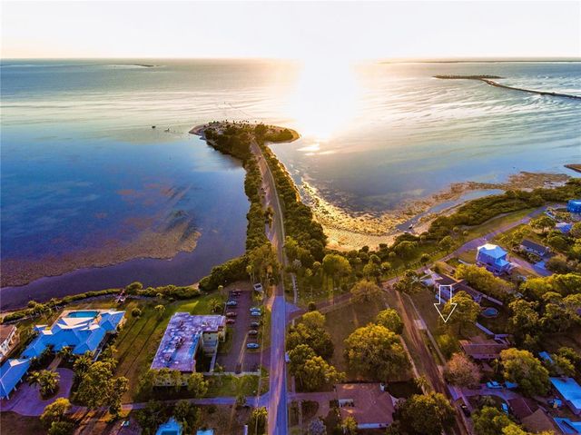 100 SHORE DRIVE, Tarpon Springs, FL 34689
