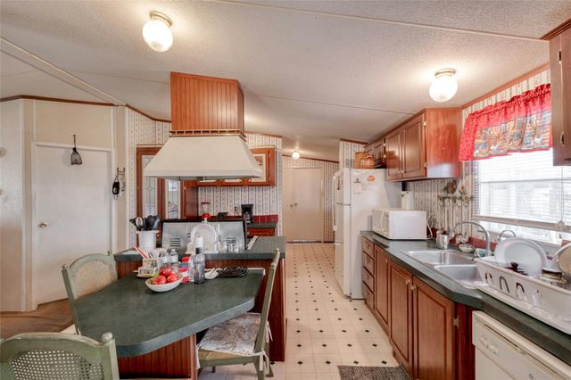 171 Rolling Meadows LN, Kyle, TX 78640