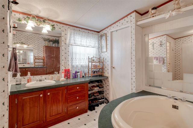 171 Rolling Meadows LN, Kyle, TX 78640