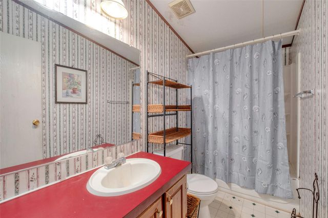 171 Rolling Meadows LN, Kyle, TX 78640