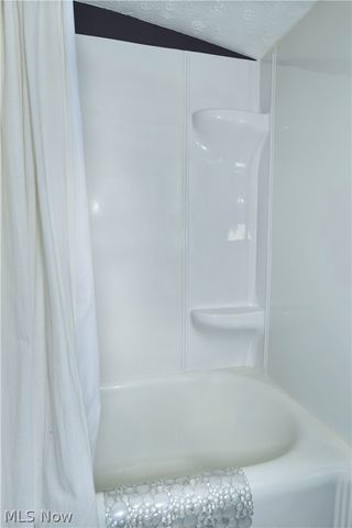 641 Fairway Drive NE, Warren, OH 44483