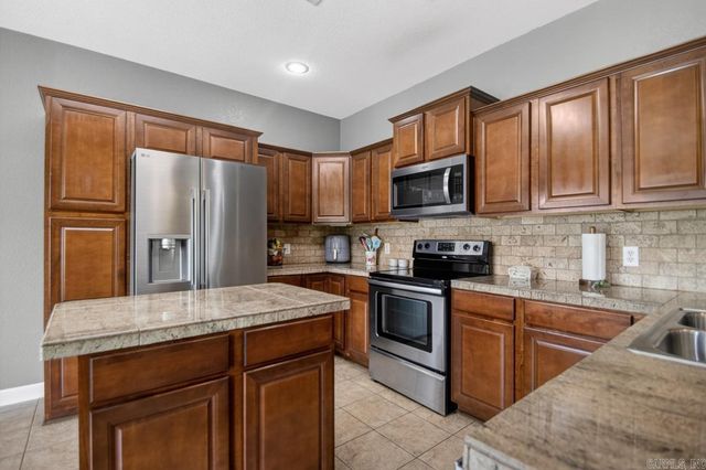 4458 S Aaronfield Circle, Benton, AR 72015