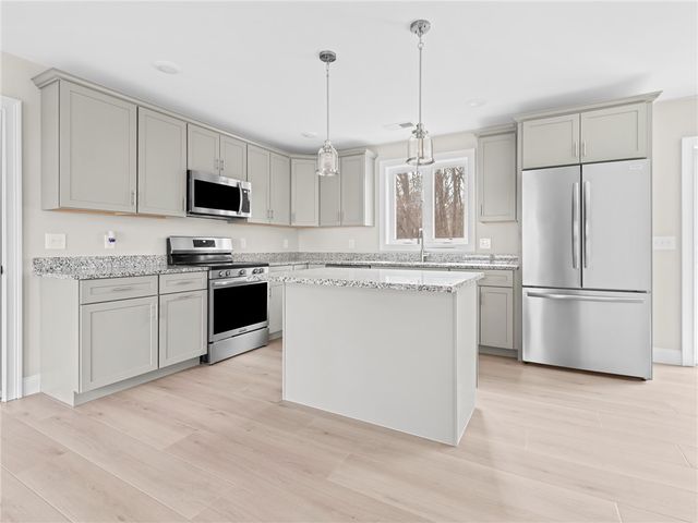 66 Medford Street, Warwick, RI 02889