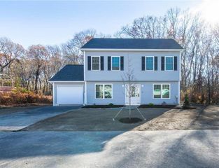 66 Medford Street, Warwick, RI 02889