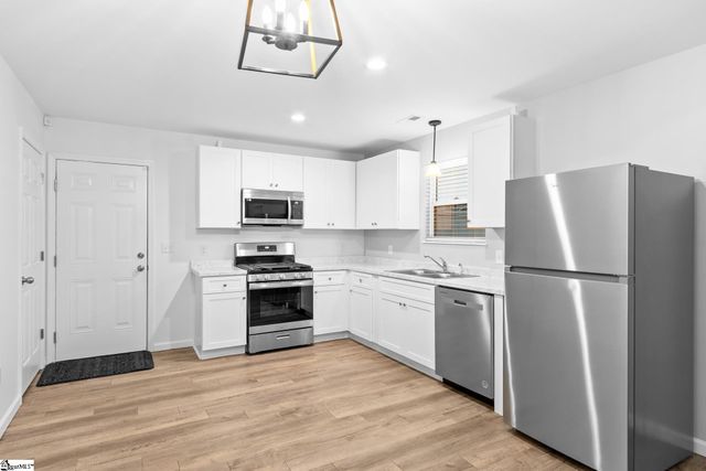 109 Colleton Lane, Clinton, SC 29325