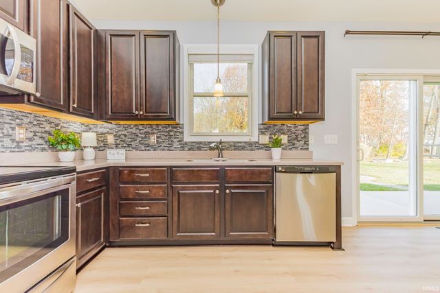 422 S Bridgewater Lane, Muncie, IN 47304