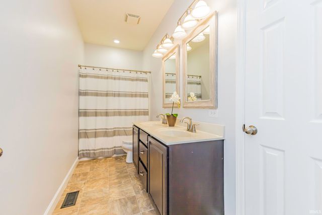 422 S Bridgewater Lane, Muncie, IN 47304