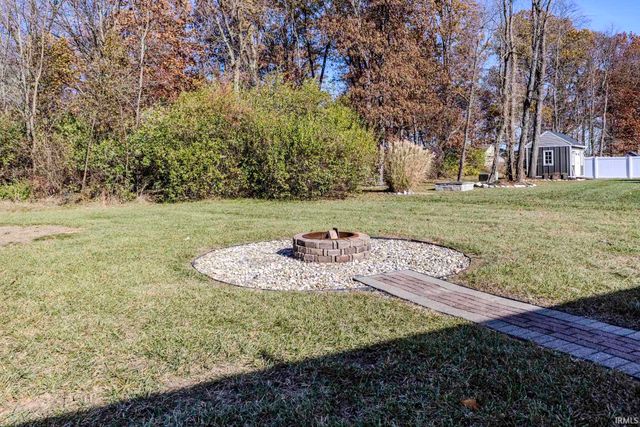 422 S Bridgewater Lane, Muncie, IN 47304