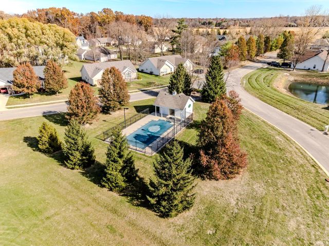 422 S Bridgewater Lane, Muncie, IN 47304