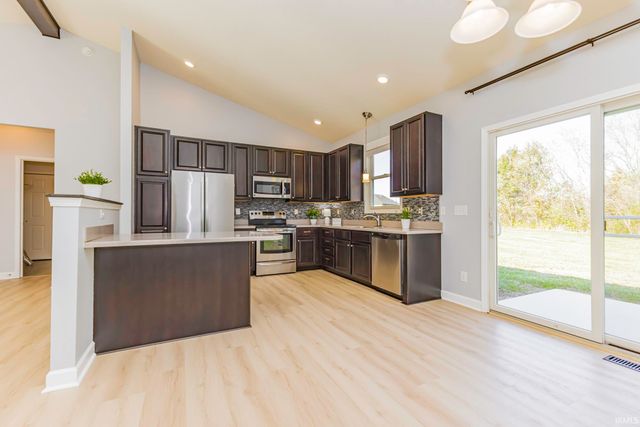 422 S Bridgewater Lane, Muncie, IN 47304