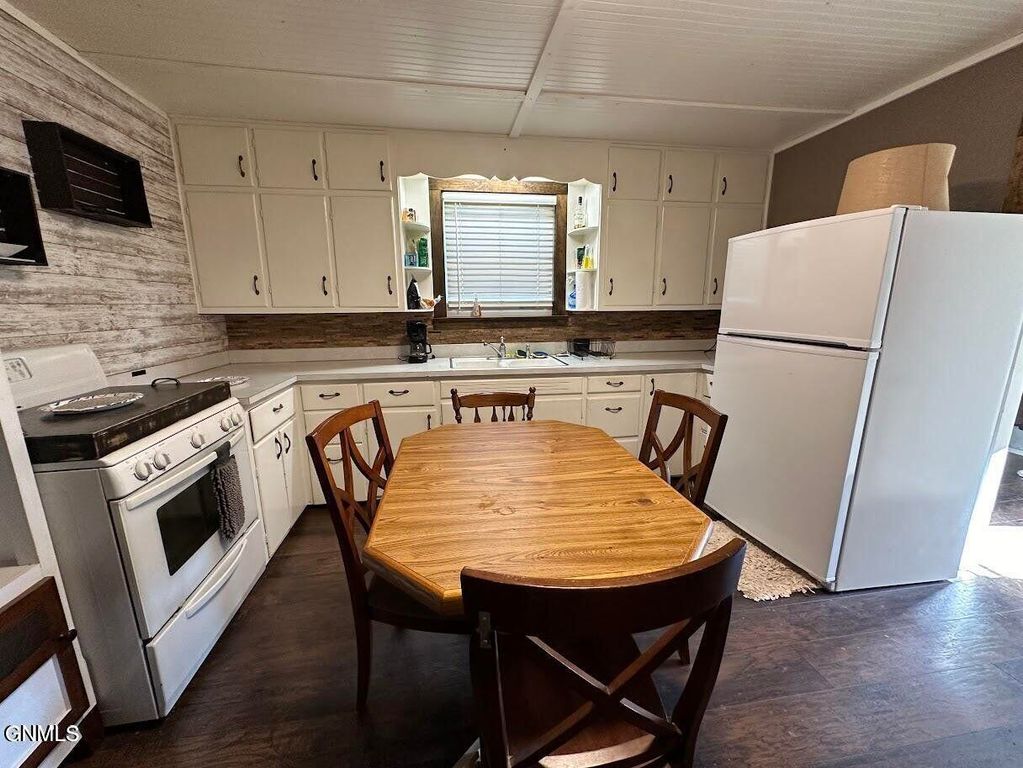 501 Main Street, Gackle, ND 58442 photo 4