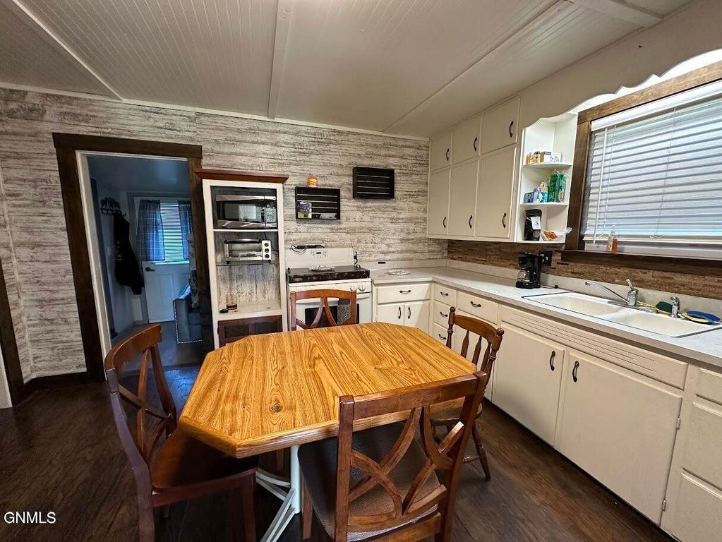 501 Main Street, Gackle, ND 58442 photo 5