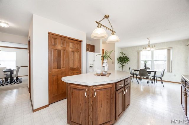 973 Columbia Avenue, Fairview Heights, IL 62208