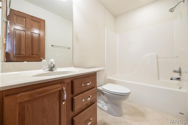 973 Columbia Avenue, Fairview Heights, IL 62208