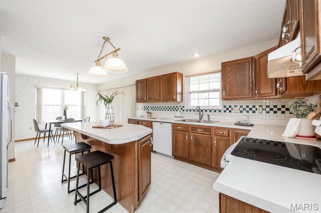 973 Columbia Avenue, Fairview Heights, IL 62208