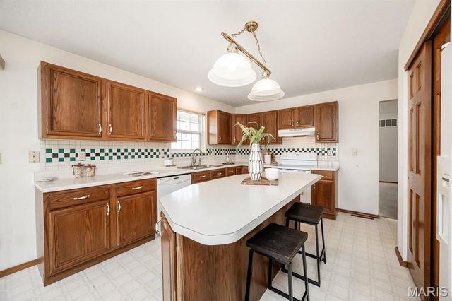 973 Columbia Avenue, Fairview Heights, IL 62208